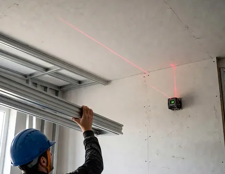 Livella laser nella controsoffittatura