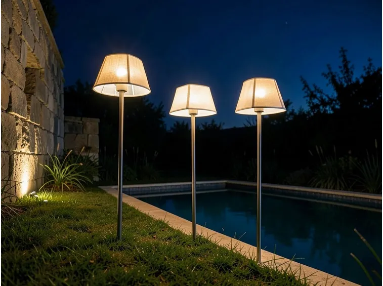 Lampada solare da giardino in stile moderno