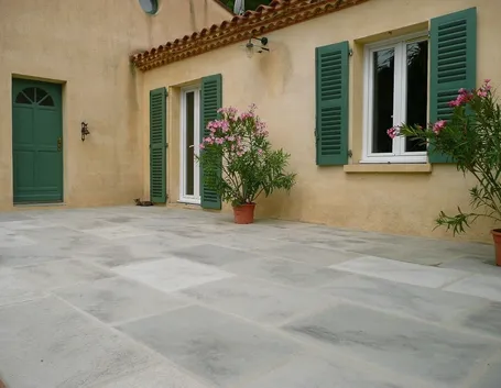 Piastrelle per giardini in cemento