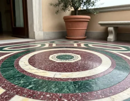 Pavimento in porfido decorato