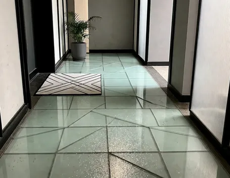 Pavimento in vetro