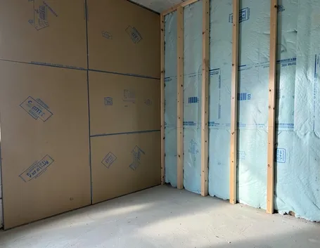 Stanza con pareti isolanti